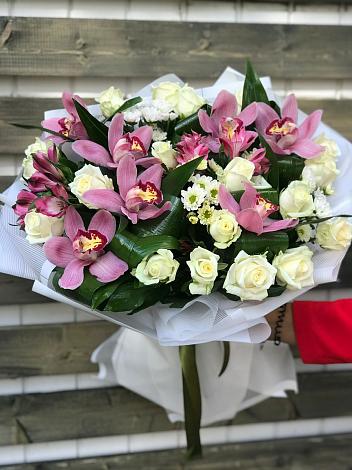 Букет цветов из: Розы и Хризантемы в Одинцово