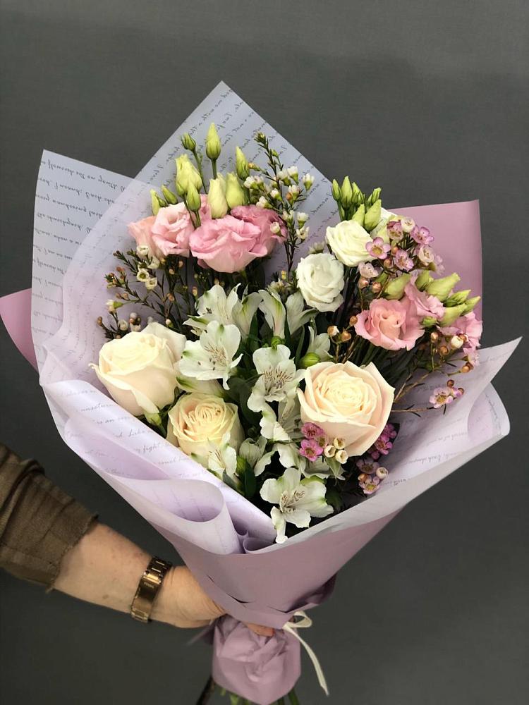 Букет цветов из: Альстромерии, Розы и Лизиантусы в Одинцово