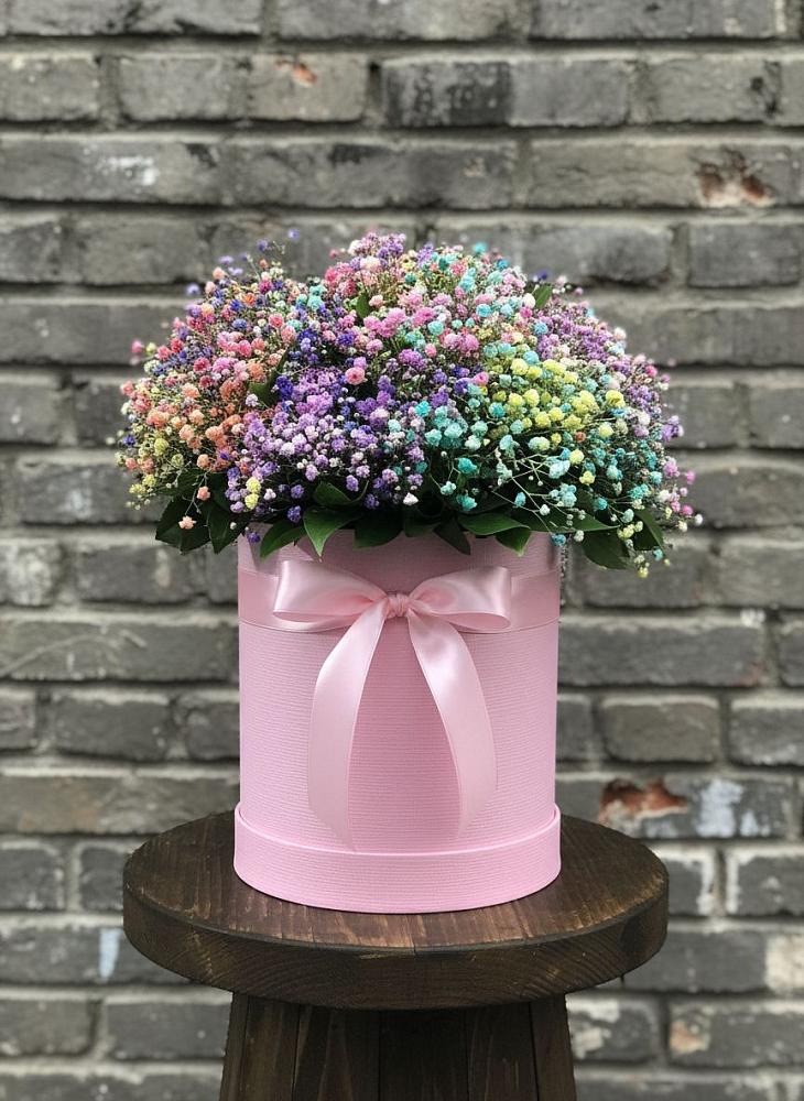 Композиция Яркие эмоции в Одинцово Цветочная композиция из Гипсофила и Розы в шляпной коробке в Одинцово