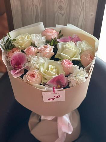 Букет цветов из: Орхидеи, Розы и Гвоздики в Одинцово