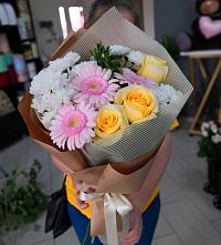 Букет цветов из:  Герберы, Розы и Хризантемы в Одинцово