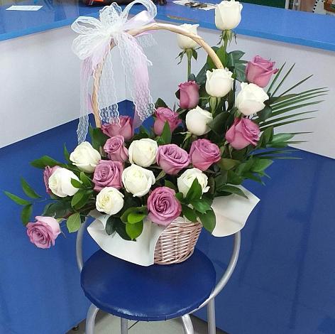 Цветочная композиция из Розы в корзине в Одинцово