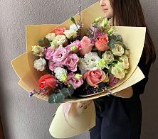 Букет цветов из:  Розы, Лизиантусы и Гвоздики в Одинцово