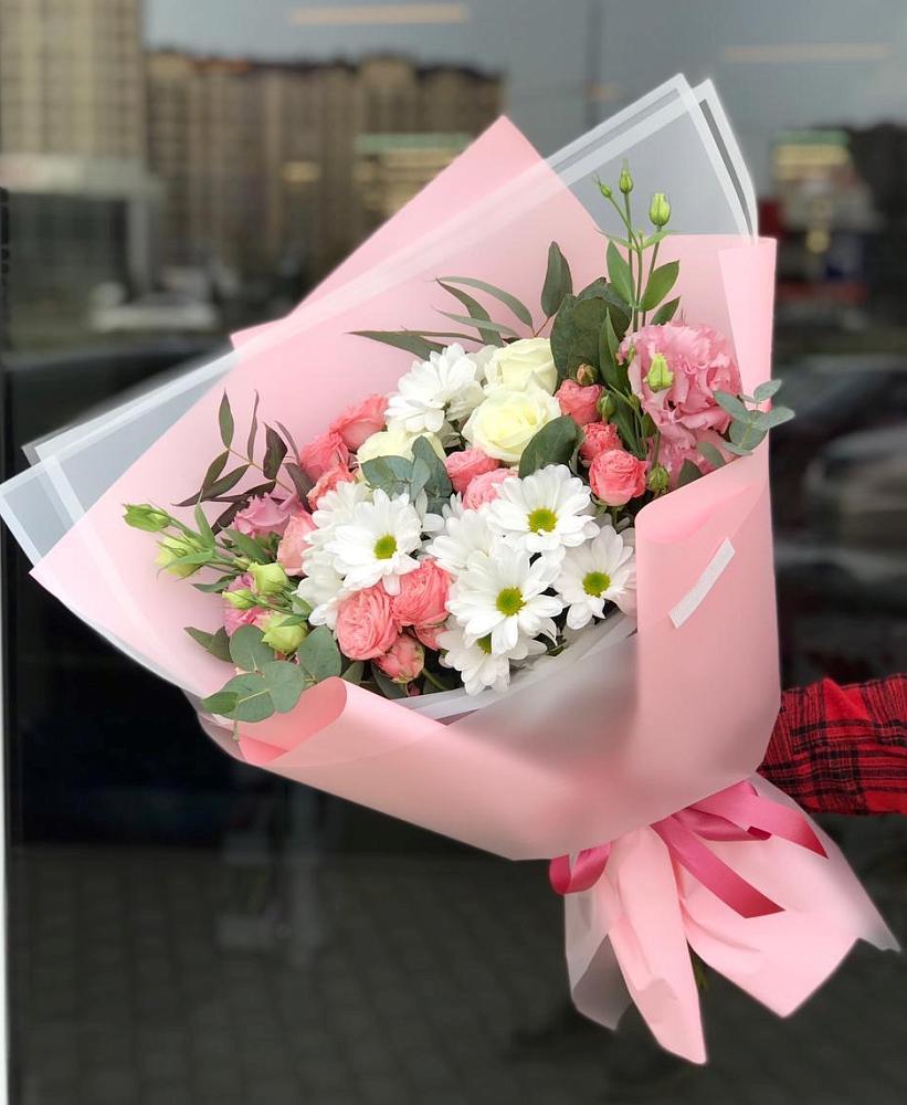 Букет нежный в Одинцово Букет цветов из: Розы, Лизиантусы и Хризантемы в Одинцово