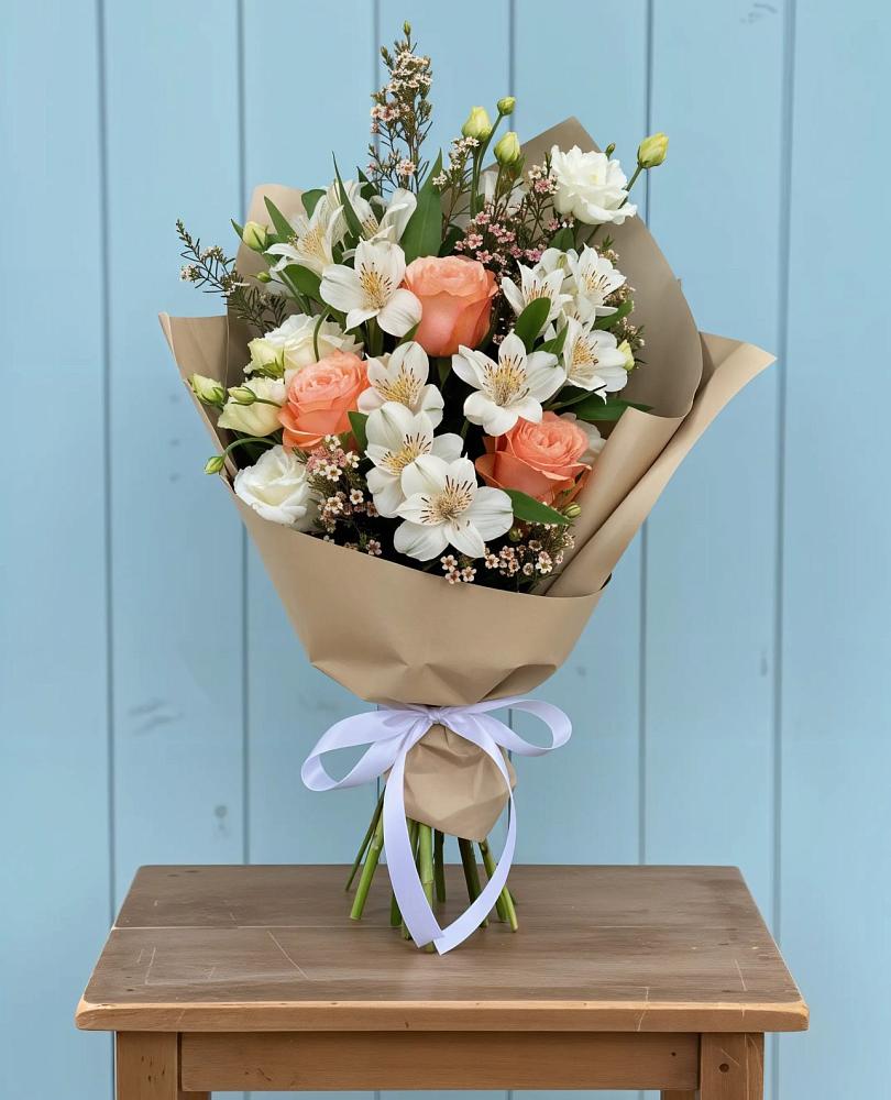 Букет цветов из: Альстромерии, Лизиантусы, Розы и Хризантемы в Одинцово