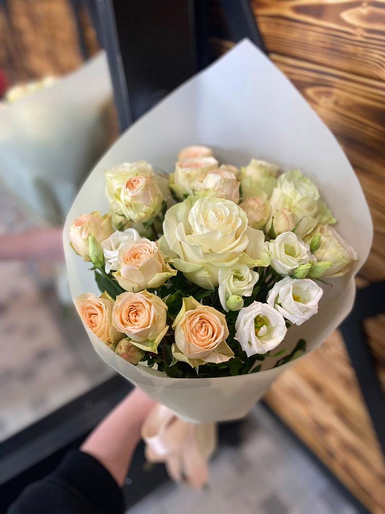 Букет цветов из: Розы и Лизиантусы в Одинцово